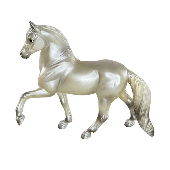 Breyer Stablemate Peruvian Paso Horse Light Grey #5711 #5907 - Picture 1 of 8